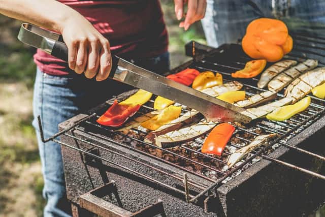 Cooking vegetables on an eco-friendly BBQ (photo: Adobe)