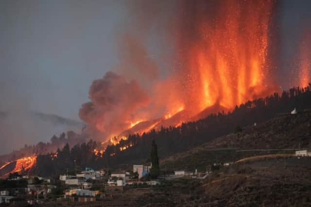 Mount Cumbre Vieja erupts in El Paso, spewing out columns of smoke, ash and lava as seen from Los Llanos de Aridane on the Canary island of La Palma (Photo: DESIREE MARTIN/AFP via Getty Images)
