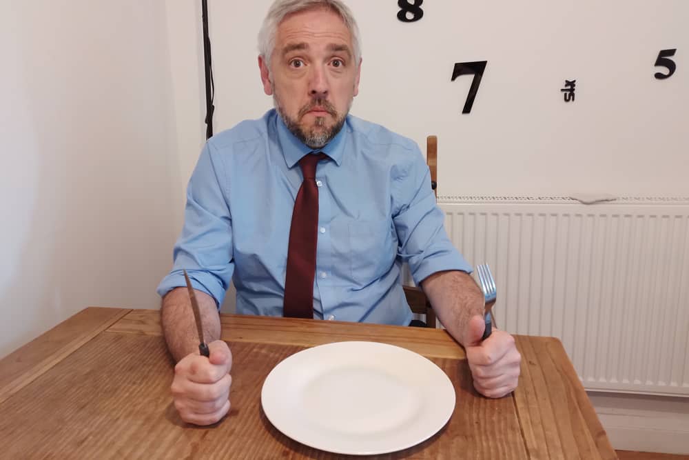 Hangry dad Iain Grant ordered his family a £34 take out curry - only to discover when he went to collect it that the restaurant had closed down. 