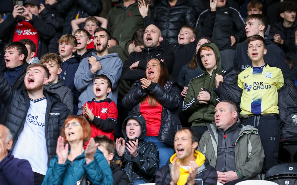 22 great photos of Preston North End fans backing their team at Hull City