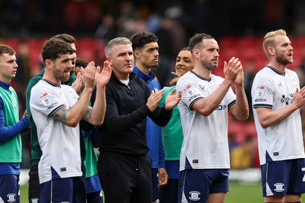Ryan Lowe with his players