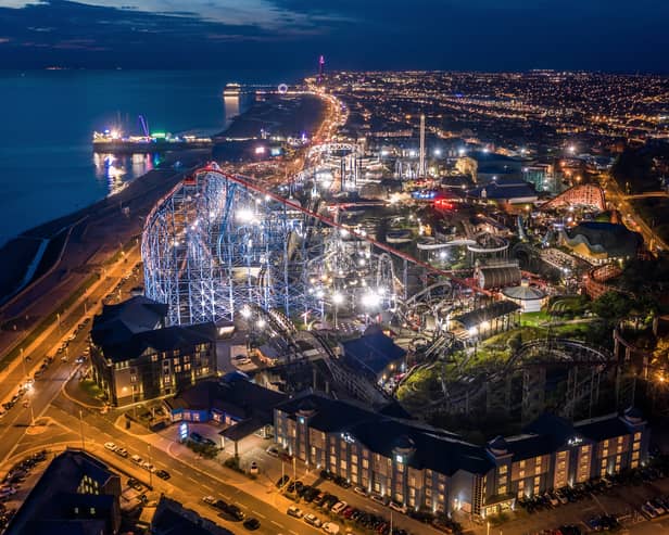 Blackpool Pleasure Beach, at night