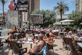 Smoking and vaping rules holidaymakers need to be aware of in popular hotspots including Turkey, Spain, France and Greece to avoid hefty fines. (Photo: Getty Images)