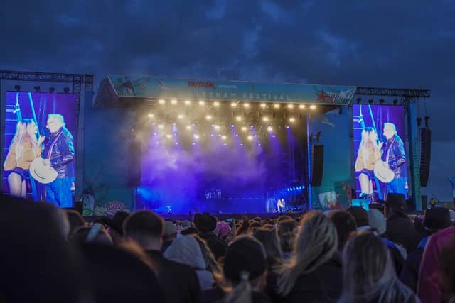 Shania Twain invites 81-year-old St Annes superfan Ken Northall on stage at Lytham Festival