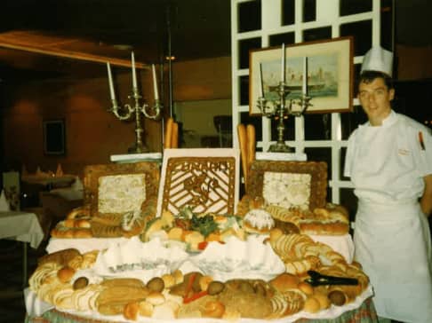 Carl Morris baked for many celebrities including Neil Diamond and Rod Stewart