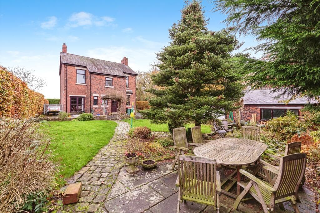 Country Setting Imposing 4-bed home in tranquil country setting with glorious rural ...