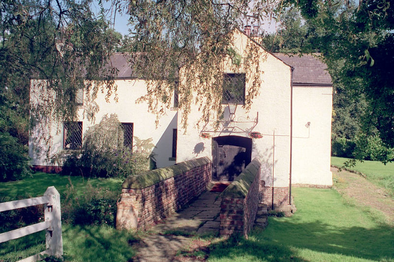 13 chilling retro pictures of Chingle Hall near Preston believed to be ...