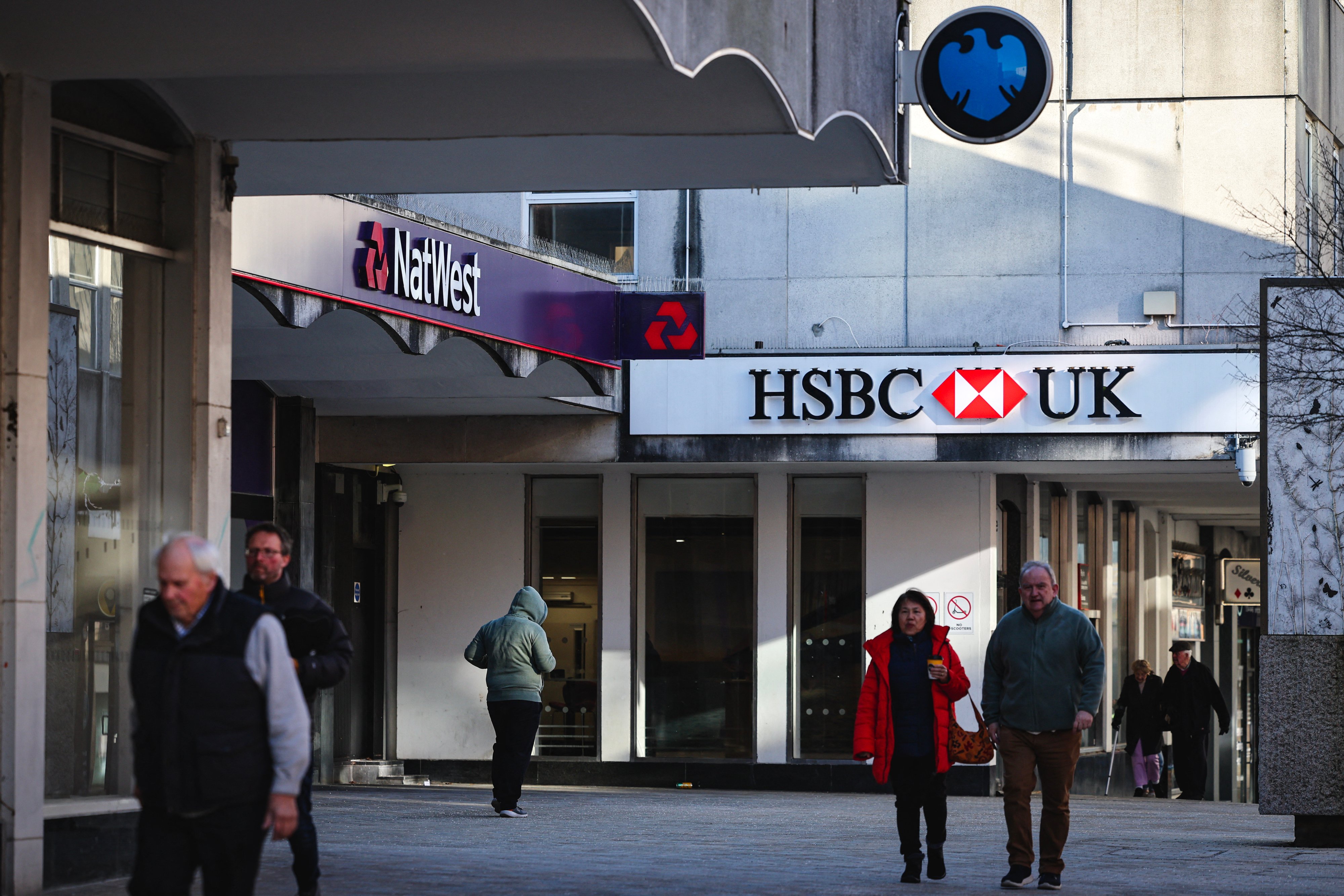 HSBC: UK bank announces job cuts, delays net-zero targets