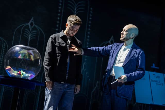 Derren Brown working his 'magic' on anaudience member.