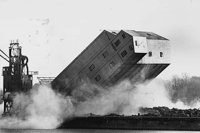 Dock 1980s - the 130ft grain silo being demolished old preston docks
