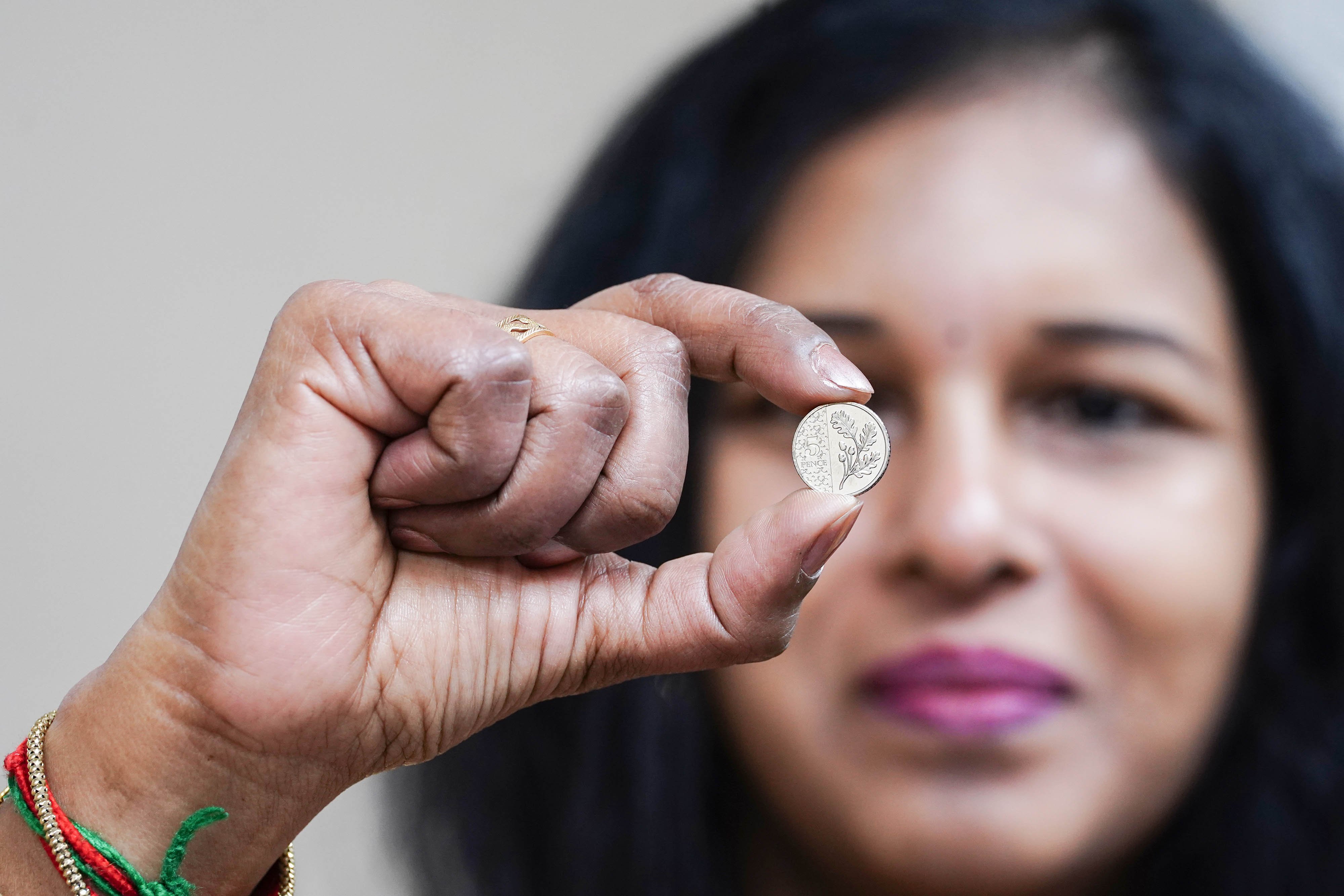 New 5p coin with hidden royal detail enters circulation
