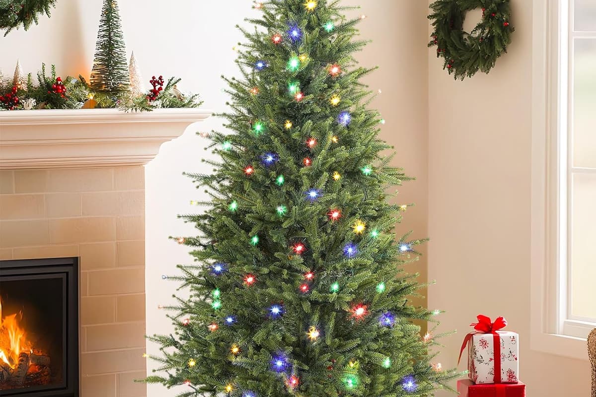 Lep Tree There's a 59% saving on this pre-lit Christmas tree - if you're quick