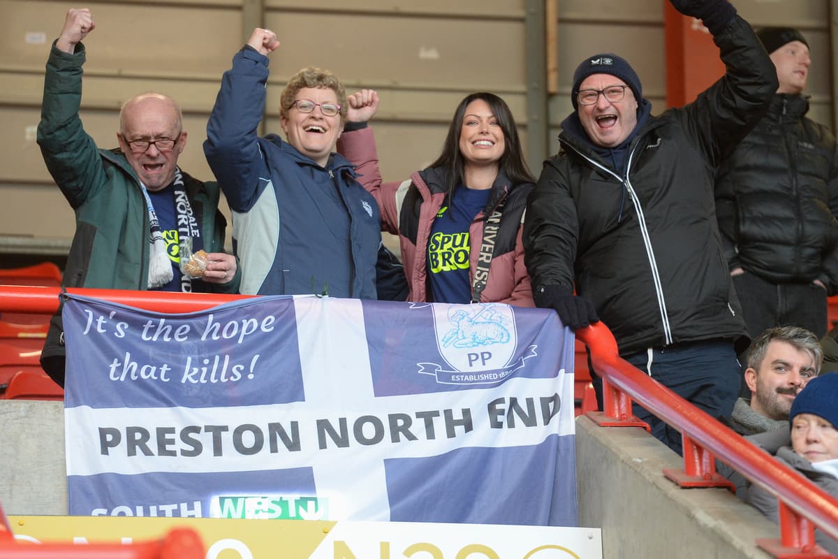 36 brillante Fotos von 737 Preston North End-Fans, die den Sieg über ...