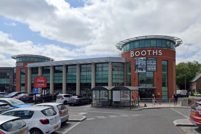 Mann wegen 12 Diebstählen von Steaks und Alkohol aus Booths und M&S ...