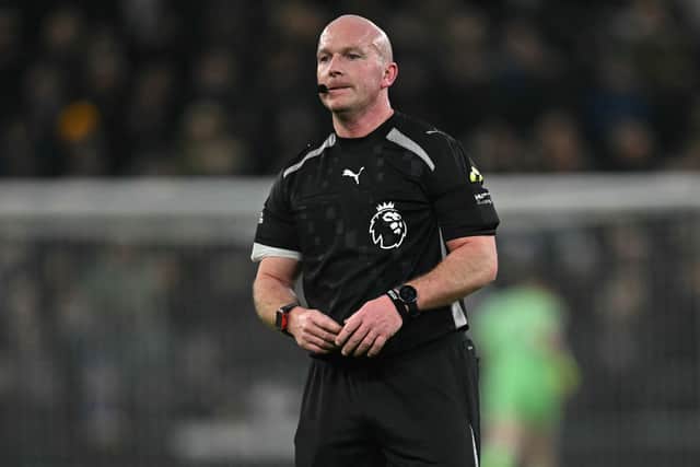 Referee Simon Hooper