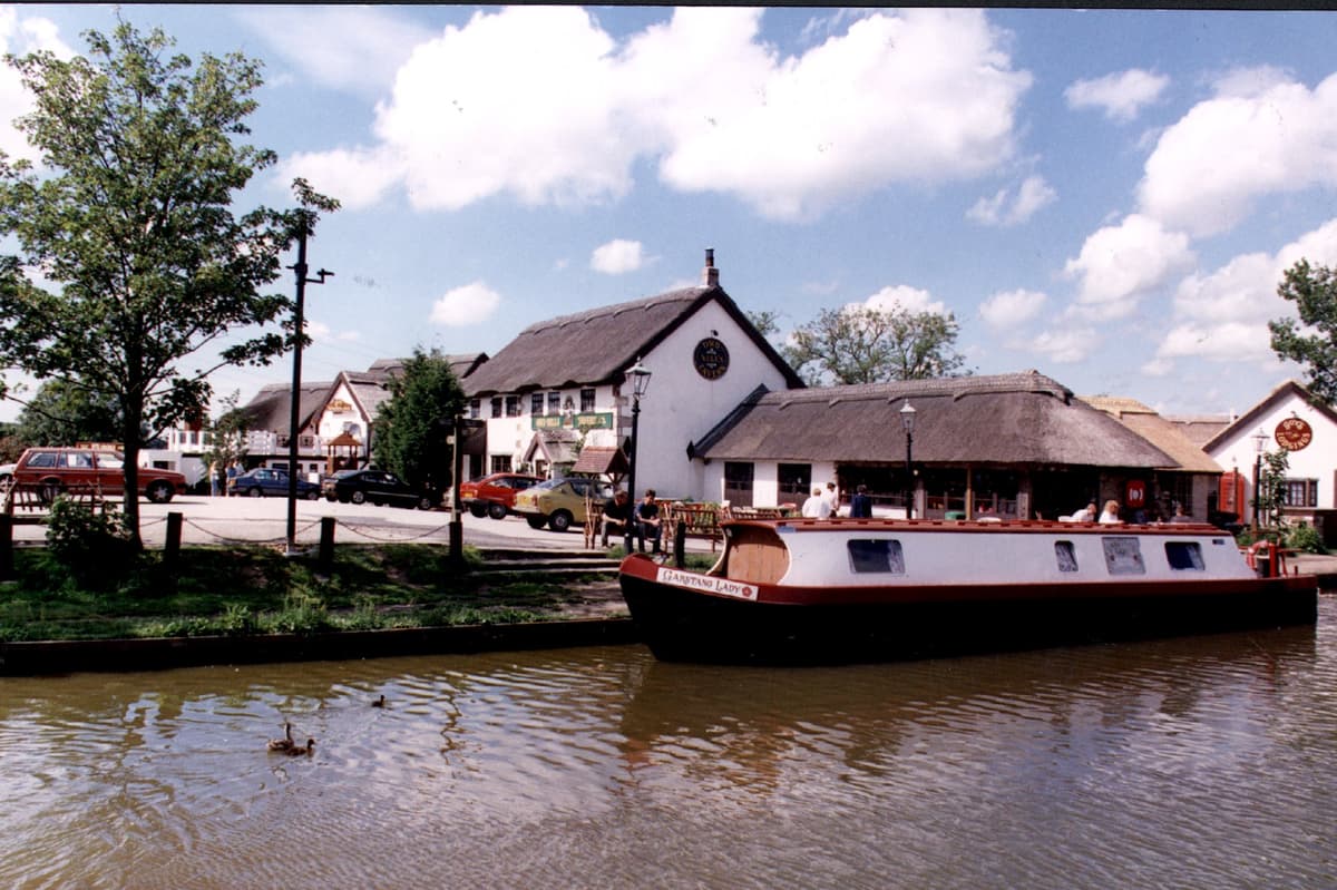 15 wertvolle Erinnerungen an den Veranstaltungsort Guys Thatched Hamlet in ...