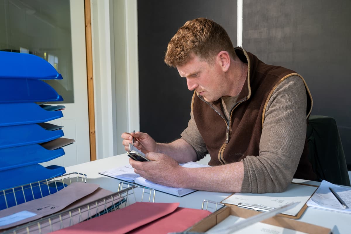 I'm a Lancashire businessman who has ditched technology and it's ...