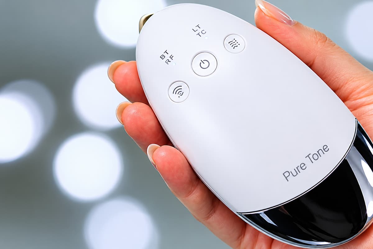 Testbericht: Dieses tragbare Beauty-Gadget verspricht straffere Haut in ...