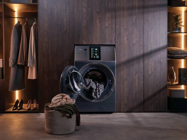 With an 18KG capacity, if this washing machine loses a sock, there's space to send in a search party