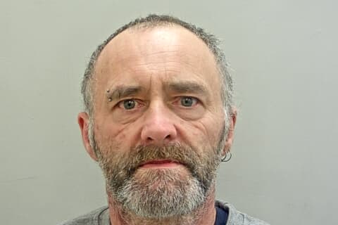 Der wegen sexuellen Missbrauchs an einem Mädchen unter 14 Jahren ...