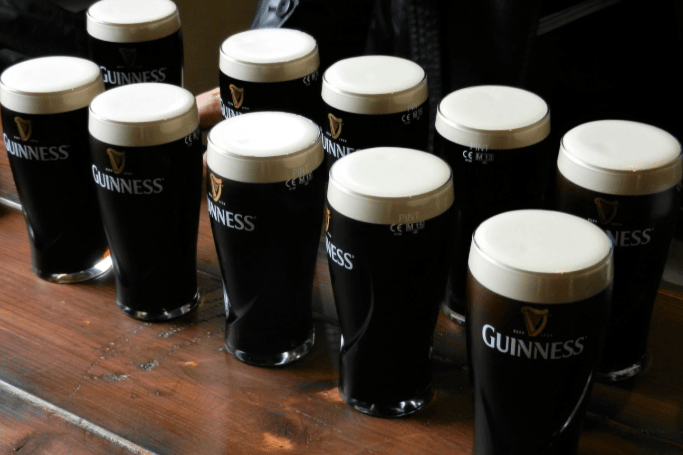 Polizei sucht nach 800 in Lancashire gestohlenen Guinness-Fässern im Wert ...