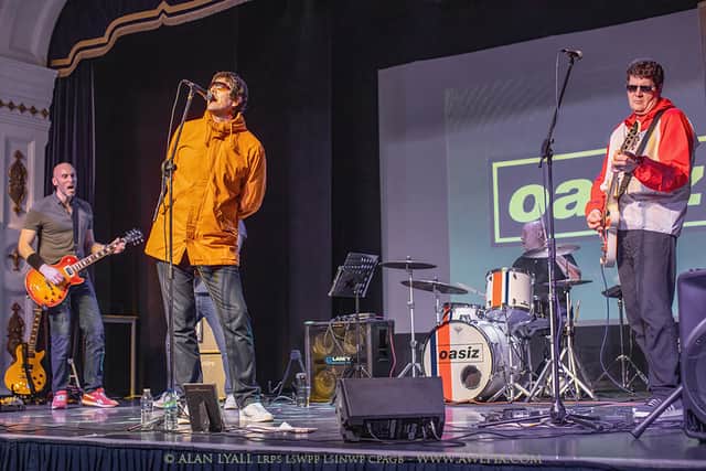 Oasis tribute band 'Oasiz'