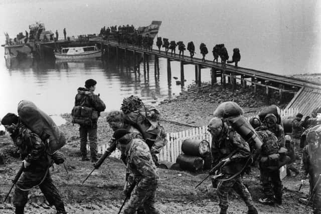 British troops arriving in the Falklands Islands during the Falklands War. (Photo by Fox Photos/Getty Images)