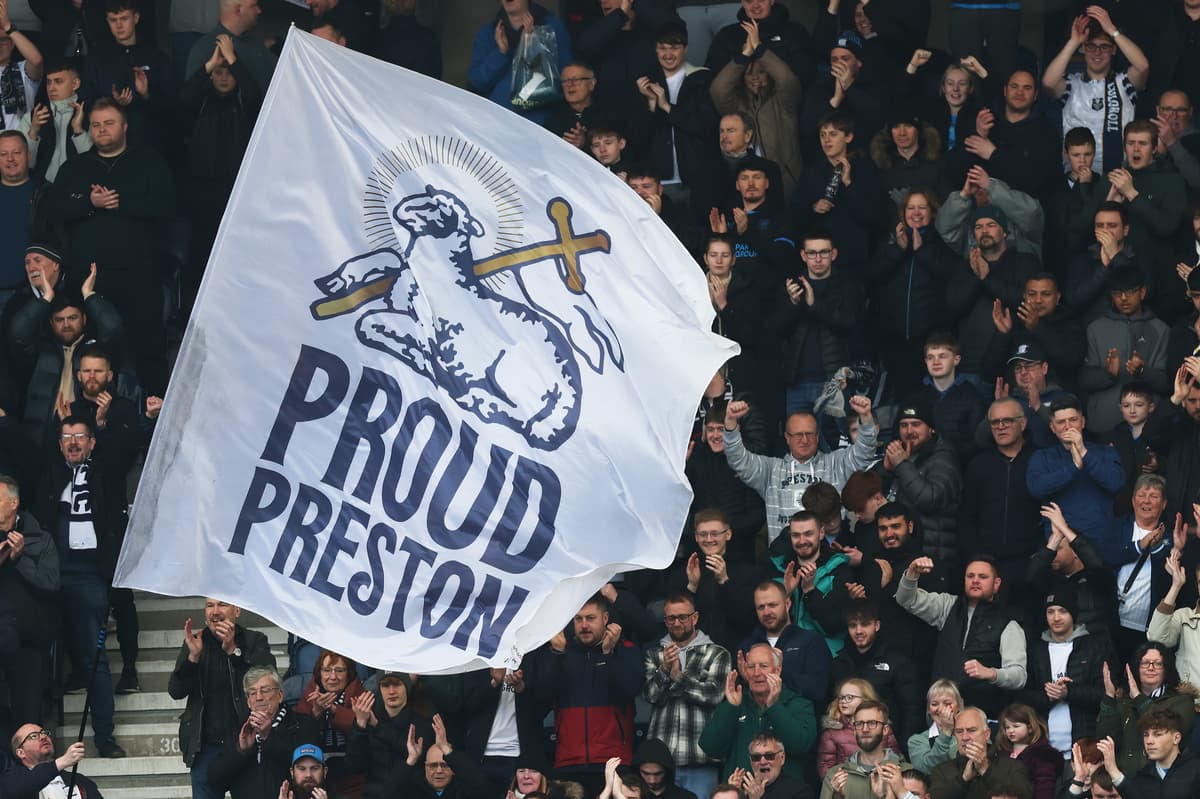Fans von Preston North End rufen dazu auf, Graham Alexander bei seiner ...