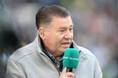 Chris Waddle has discussed Graham Alexander's move to Preston.