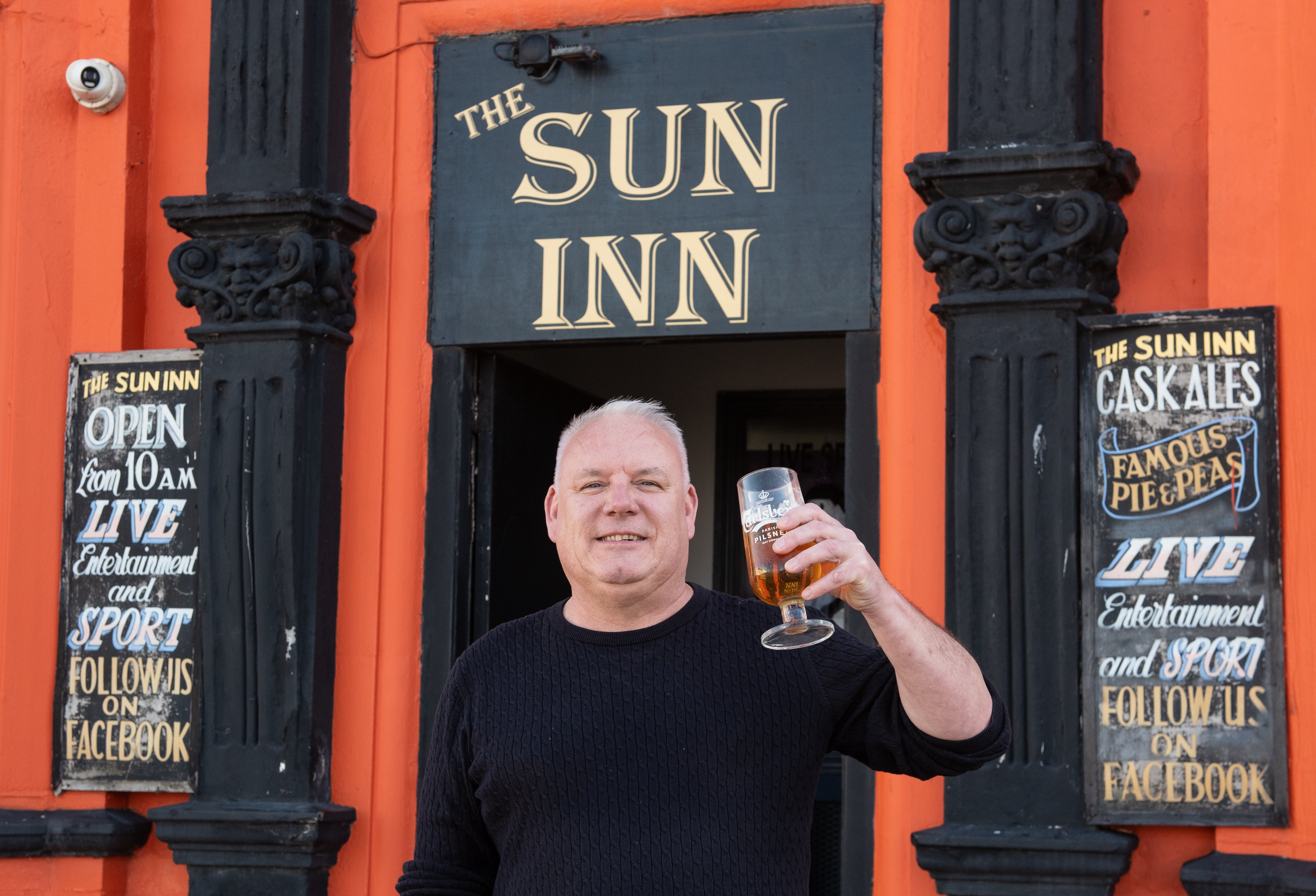 Preston landlord take over Blackpool's famous tangerine pub