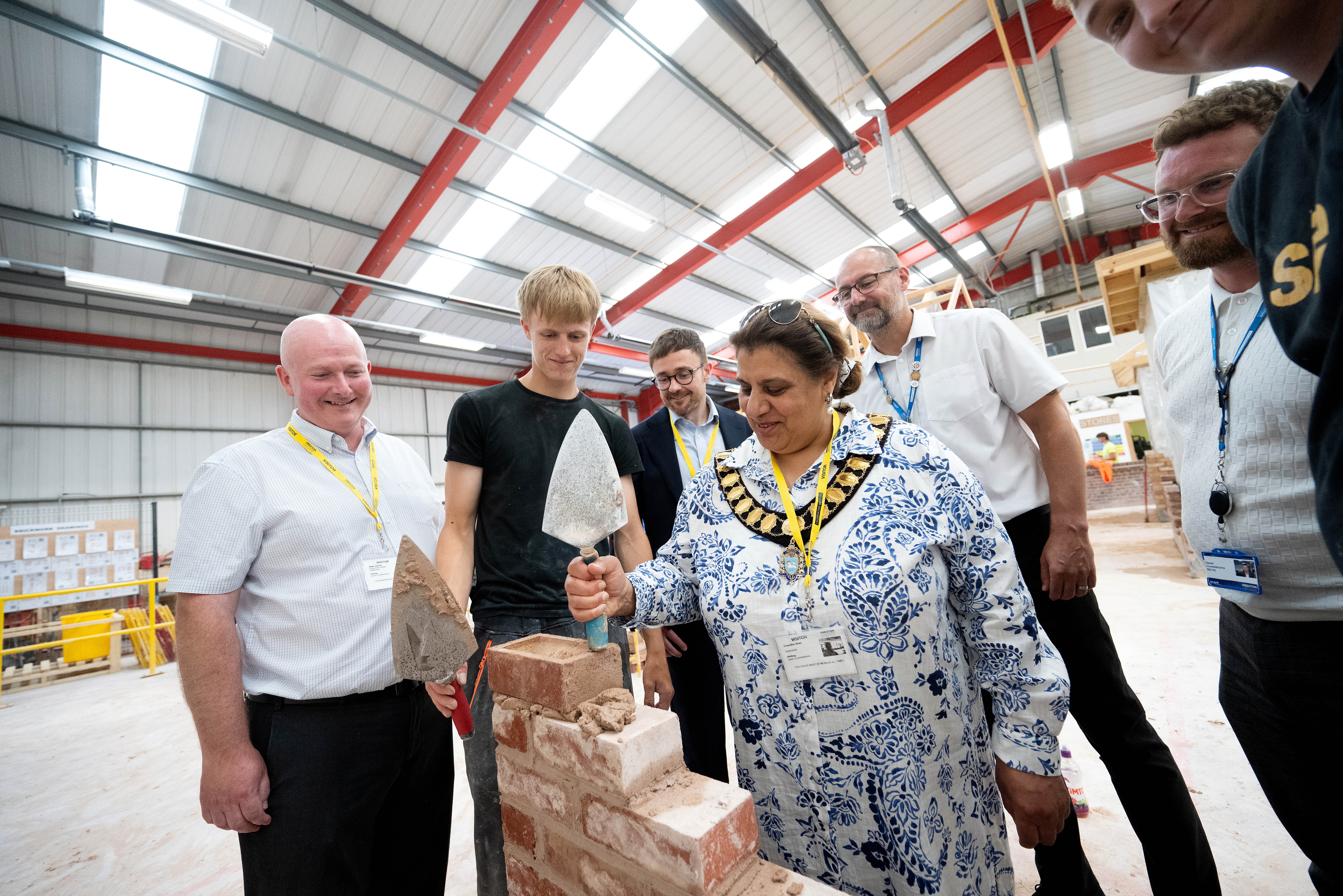 Mayor meets apprentices building bright futures