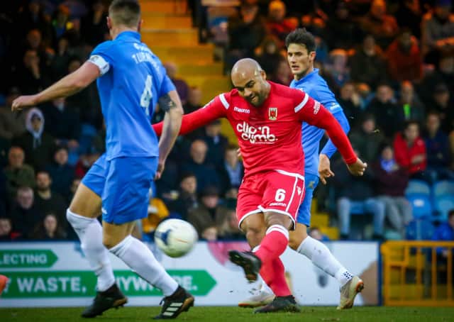 Courtney Meppen-Walter tries a shot (photo: Stefan Willoughby)