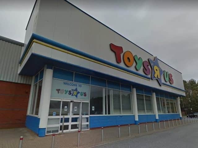 A gym will fill a brand new mezzanine floor at the former ToysRUs at Prestons Deepdale shopping centre.
