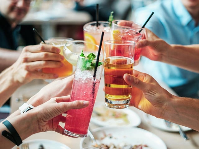 Cocktail bars. Image by Bridgesward from Pixabay