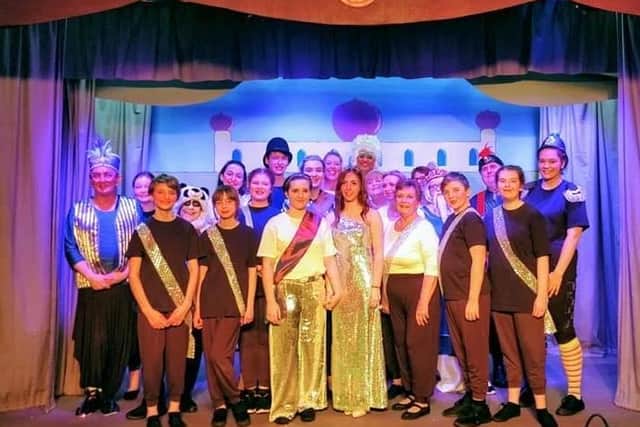 The cast and chorus of Aladdin the panto.