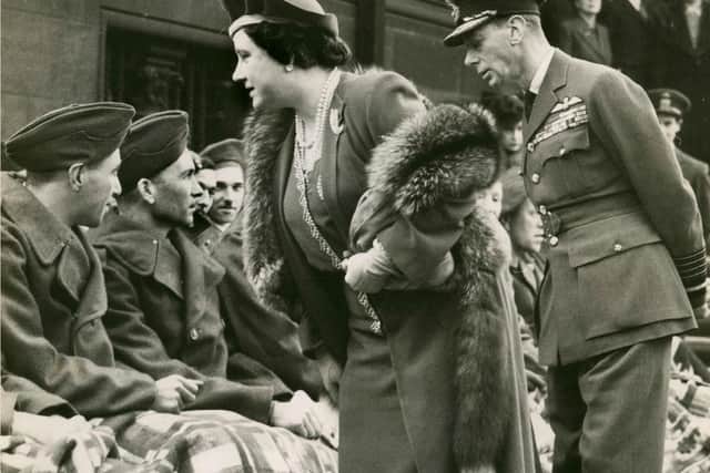 King and Queen chatting to wounded soldiers outside Preston Town Hall