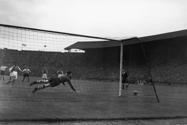 Preston North End went on to win the War Cup Final after Arsenals Leslie Compton missed a penalty in the match at Wembley Stadium