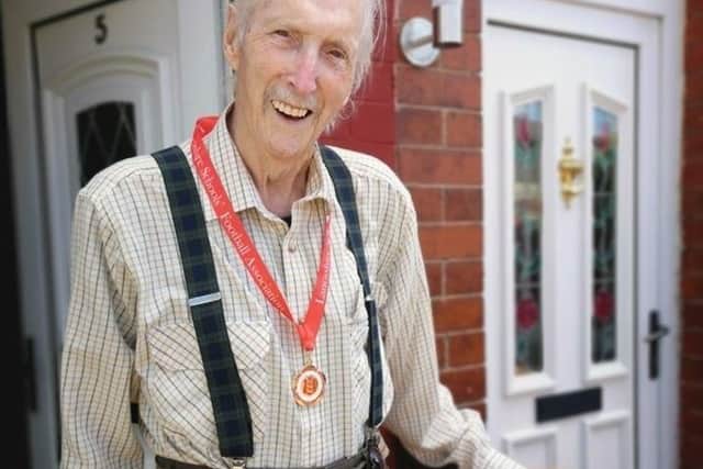 John Zelly has finally received the football medal he won 74 years ago (s)