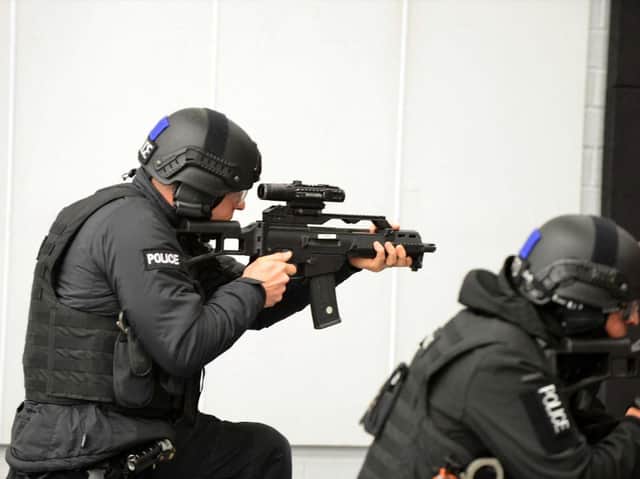 do uk police carry guns