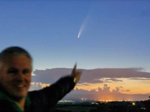 Graham points towards the comet