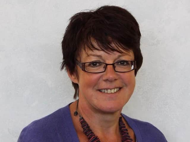 Dr Lynne Barnes has received a Lifetime Achievement Award for her work in deaf education