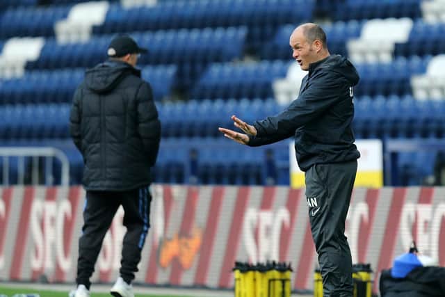 North End manager Alex Neil delivers instructions from the technical area as Sheffield Wednesday counterpart Tony Pulis turns his back