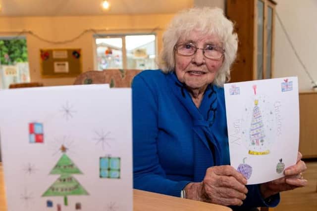 Joyce Elstone (87) with the Christmas Card she received