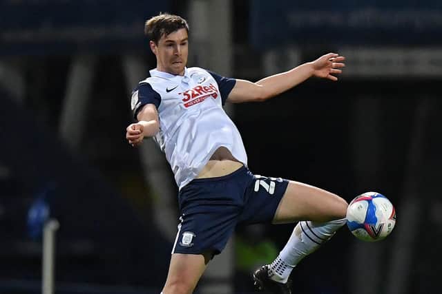 Preston North End defender Paul Huntington has signed a contract extension at Deepdale