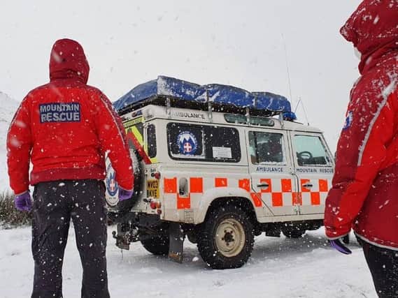 Drivers were warned to stay away, yet they arrived in their hundreds (Photo: Bolton Mountain Rescue Team)..