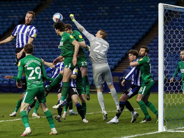 North End defend a set piece.