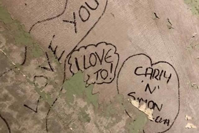 The love messages Carly and Simon wrote to each other in 1996.