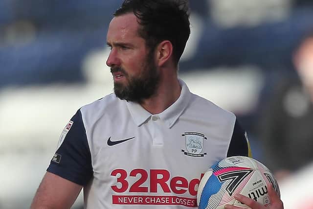 Greg Cunningham has signed a contract until the end of the season