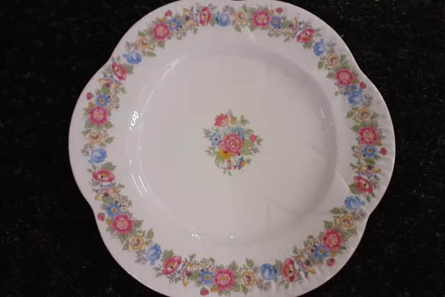This plate is a lovely example of the ‘Pompadour’ motif, introduced in the 1940s. It is just 10 pounds