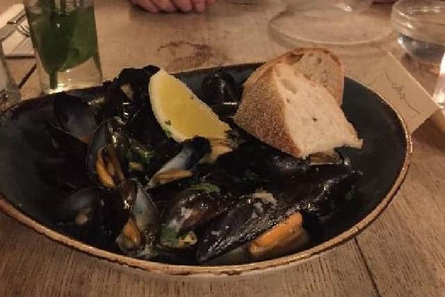 Mussels in wine and cream